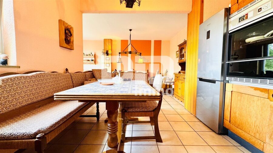 Ein- Zweifamilienhaus mit Innenhof, Balkon, Dachterrasse + Garage und zusätzliche Nutzflächen - WE1 Hochparterre Wohn / Esszimmer / offene Küche